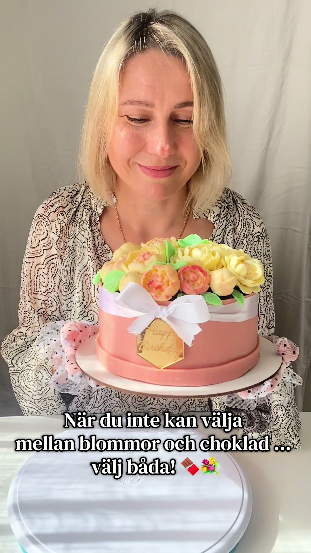 Unika och handgjorda chokladbuketter, skapade med kärlek för dina allra finaste stunder. Den perfekta överraskningen som både syns och smakar magiskt! ✨ Följ för att inte missa öppningen & beställningar! #sverigetiktok #chokladbuketten #örebro #buket #present